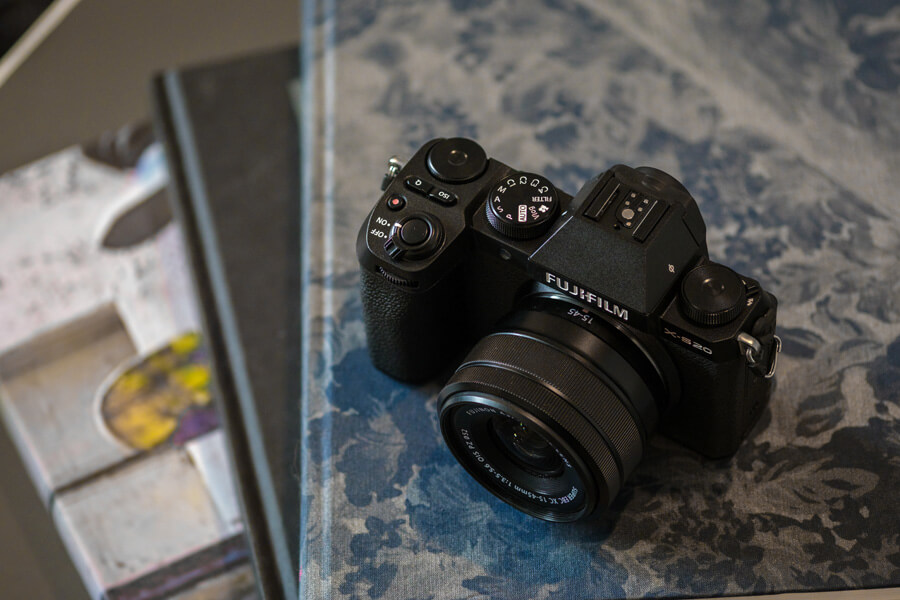 FUJIFILM X-S20